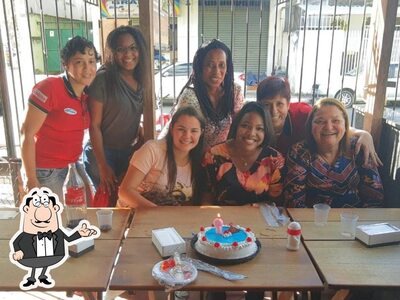 Sente em uma das mesas no RESTAURANTE Parada do Contra Filé