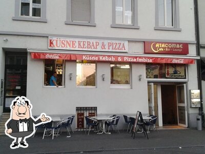 Gli interni di Küsne Imbiss