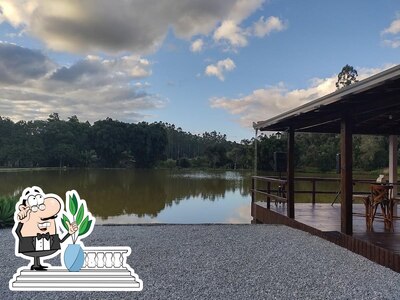 Você pode espairecer no na área externa do Polaco lanches