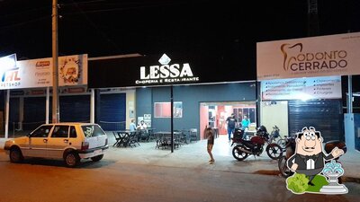a área exterior é uma característica importante do Lessa Restaurante e Choperia
