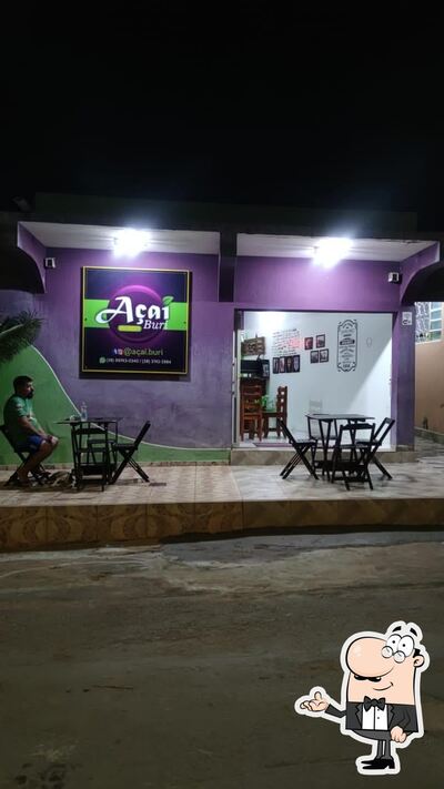 O interior do Açai Buri