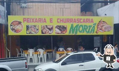 Sente em uma das mesas no Restaurante e peixaria Moriá