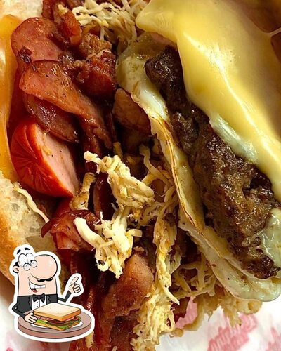 O Londrina Lanches serve sanduíches e outras refeições de almoço