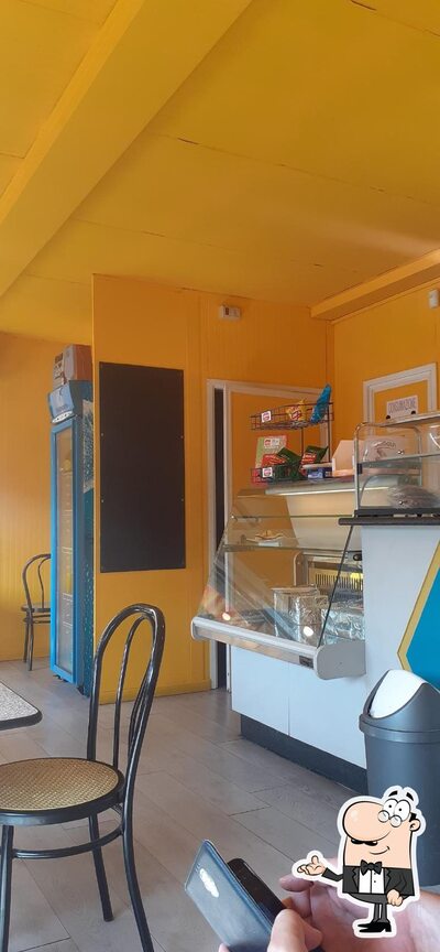 Siediti a un tavolo di Bar Al Baret