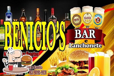 Delicie-se com um hambúrguer no Benicio's Bar