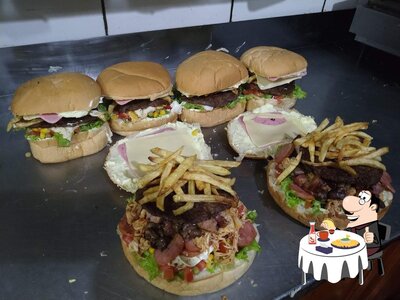 Consiga um hambúrguer no Bia Lanches Delivery (Parque Eldorado )