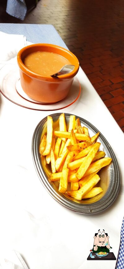 Comida em Restaurante Floresta