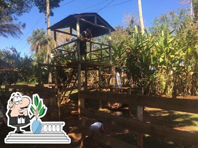 Você pode espairecer no na área externa do Pesqueiro Kobaiashi