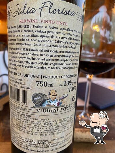 Peça uma taça de vinho ao final de um dia difícil