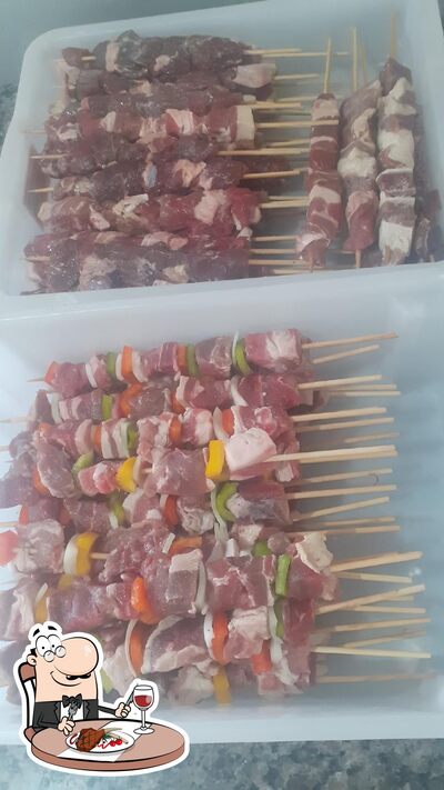 Refeições de carne são disponibilizados no Família RT Lanchonete