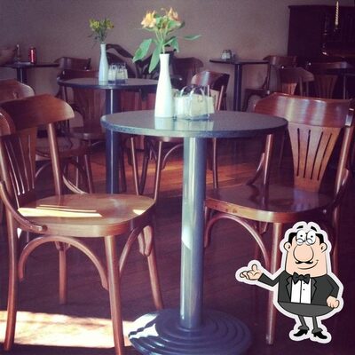 Veja imagens do interior do Café do Paço