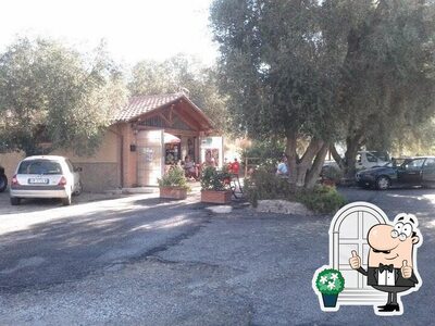 Guarda gli esterni di Bar Breccia