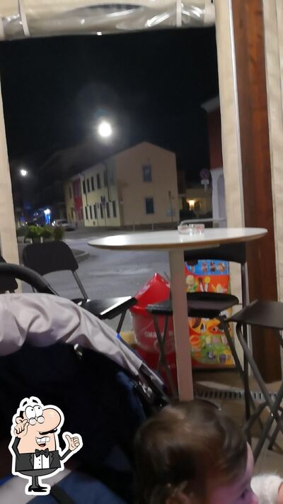 Siediti a un tavolo di Bar Tiffany