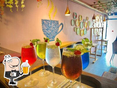 Come and try various drinks offered by Flamingo Cafe