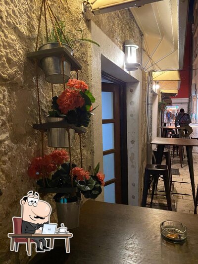 Dai un'occhiata agli interni di Popaj