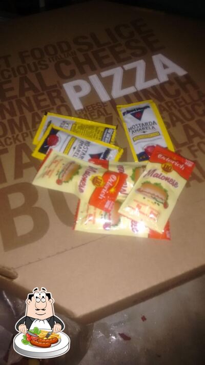 Comida em Pizzaria Bezerra