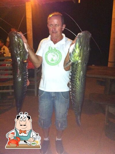Os clientes do Clube De Pesca Do Salvino podem disfrutar diferentes pratos de frutos do mar