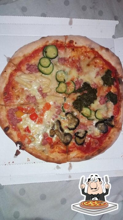 Prenditi una pizza alla pizzeria Pizzeria Arcobaleno Express
