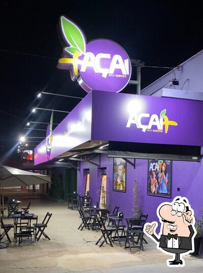 Sente em uma das mesas no Acaiteria.uberaba - Av da Saudade