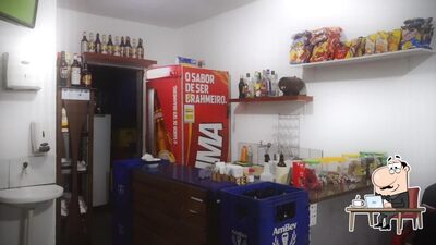 Sente em uma das mesas no Bar do Danilo