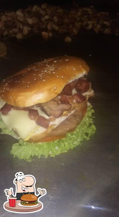 Peça um dos hambúrgueres servidos no Jp Lanches Minas Novas MG
