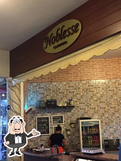 O interior do Noblesse Café