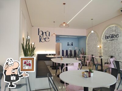 Veja imagens do interior do Café Brulèe