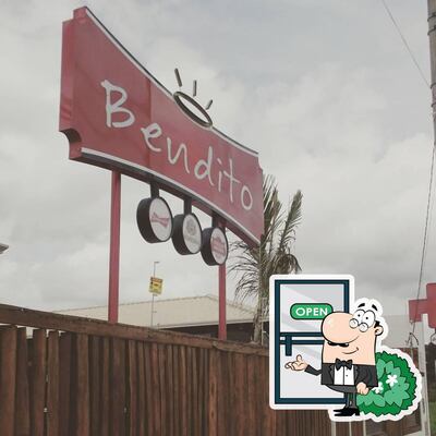 o exterior é uma característica importante do Bendito Steakhouse