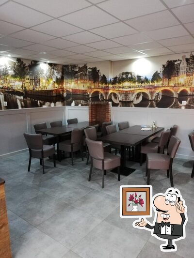 Installez-vous à l'une des tables de Snackbar Sjors