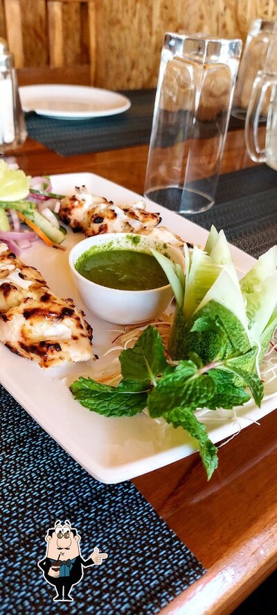 Pine wood restaurant offers a selection of beverages