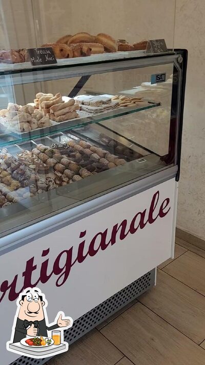 Platti al La Deliziosa Bar Pasticceria e Gelateria Artigianale