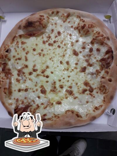 Prenditi una pizza alla pizzeria Pizzeria Due Torri
