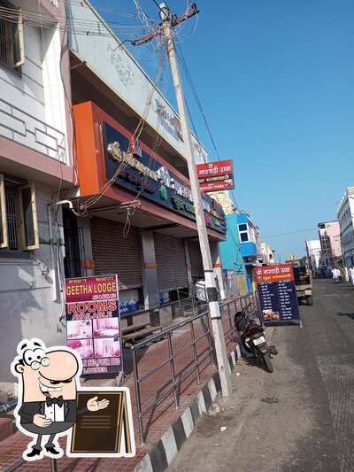 The outside area is an important feature of Sri Ramanathaswamy Tea Shop