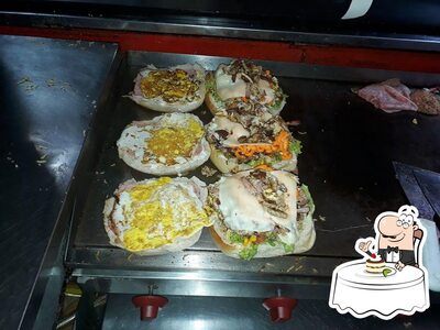 Não esqueça de experimentar uma sobremesa no Hugo Lanches