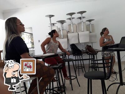 Sente em uma das mesas no Pizzaria Myster Sobradinho