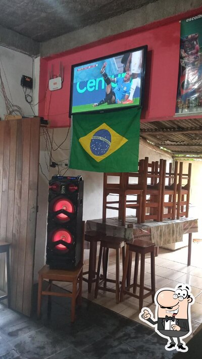Veja imagens do interior do Barras Bar