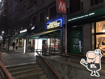 Curiosa tra la parte esterna di Turkish Ristorante - Kebap Pizza Grill