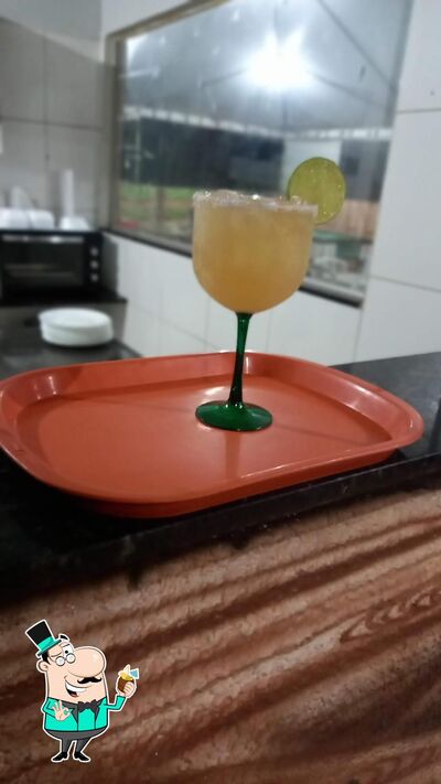O Caipira's Bar serve uma escolha de bebidas alcoólicas