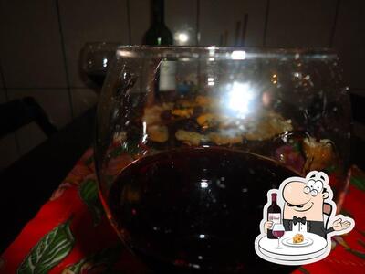 Desfrute uma taça de vinho ao final de um dia difícil