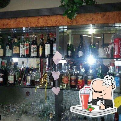 Assaggia i tanti drink che propone Bar Trieste