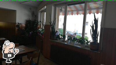 Dai un'occhiata agli interni di Bar Garibaldi