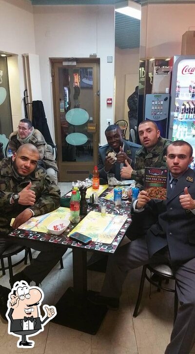 Dai un'occhiata agli interni di Istanbul & Pizza-Kebab
