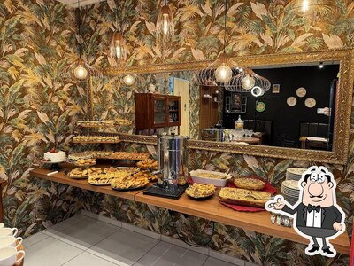 Sente em uma das mesas no Prosa e Café RM