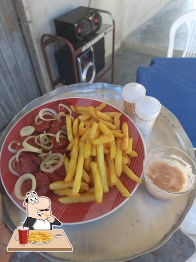 Você pode pedir batatas fritas francesas como acompanhamento ou lanche