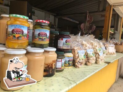 Comida em Barraca Amarela
