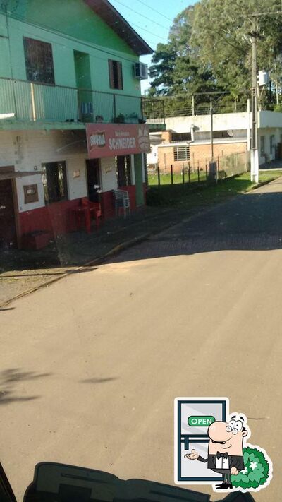 Você pode espairecer no exterior Bar E Armazém Schneider