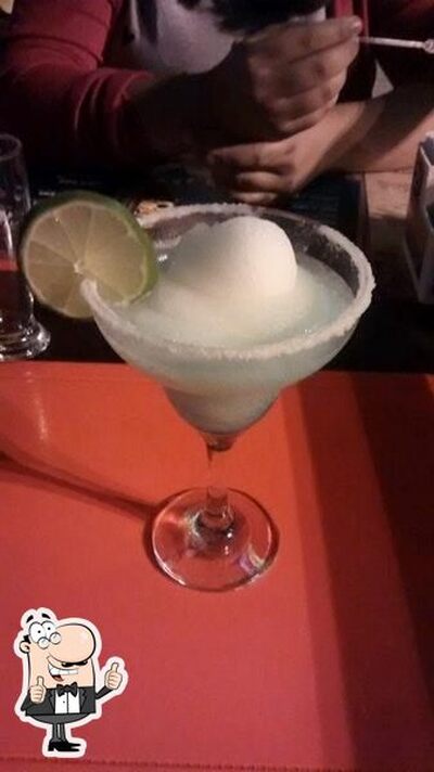 Experimente diferentes bebidas fornecidos no Los Bandoleros