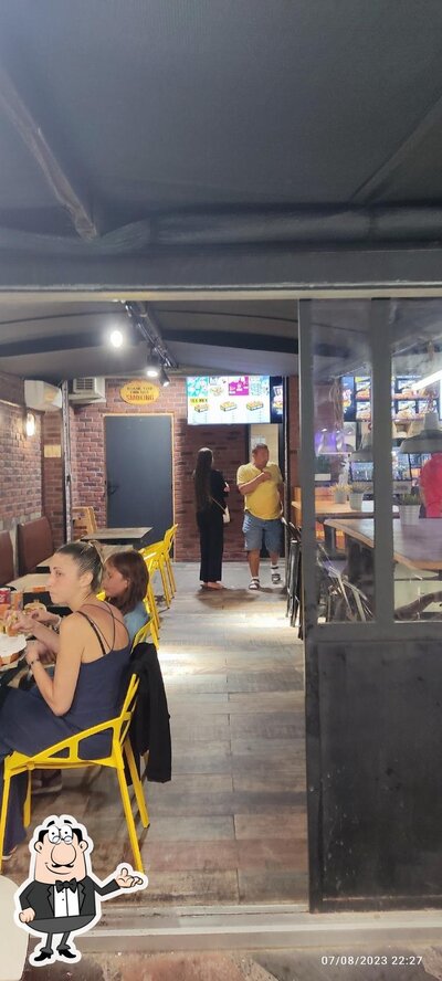 Découvrez l'intérieur de Easy Burger