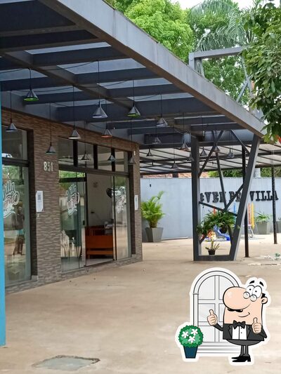 Você pode espairecer no na área externa do Villa Verde Comidaria