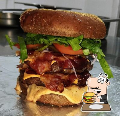 Experimente um dos hambúrgueres oferecidos no Vila Grill Burguer